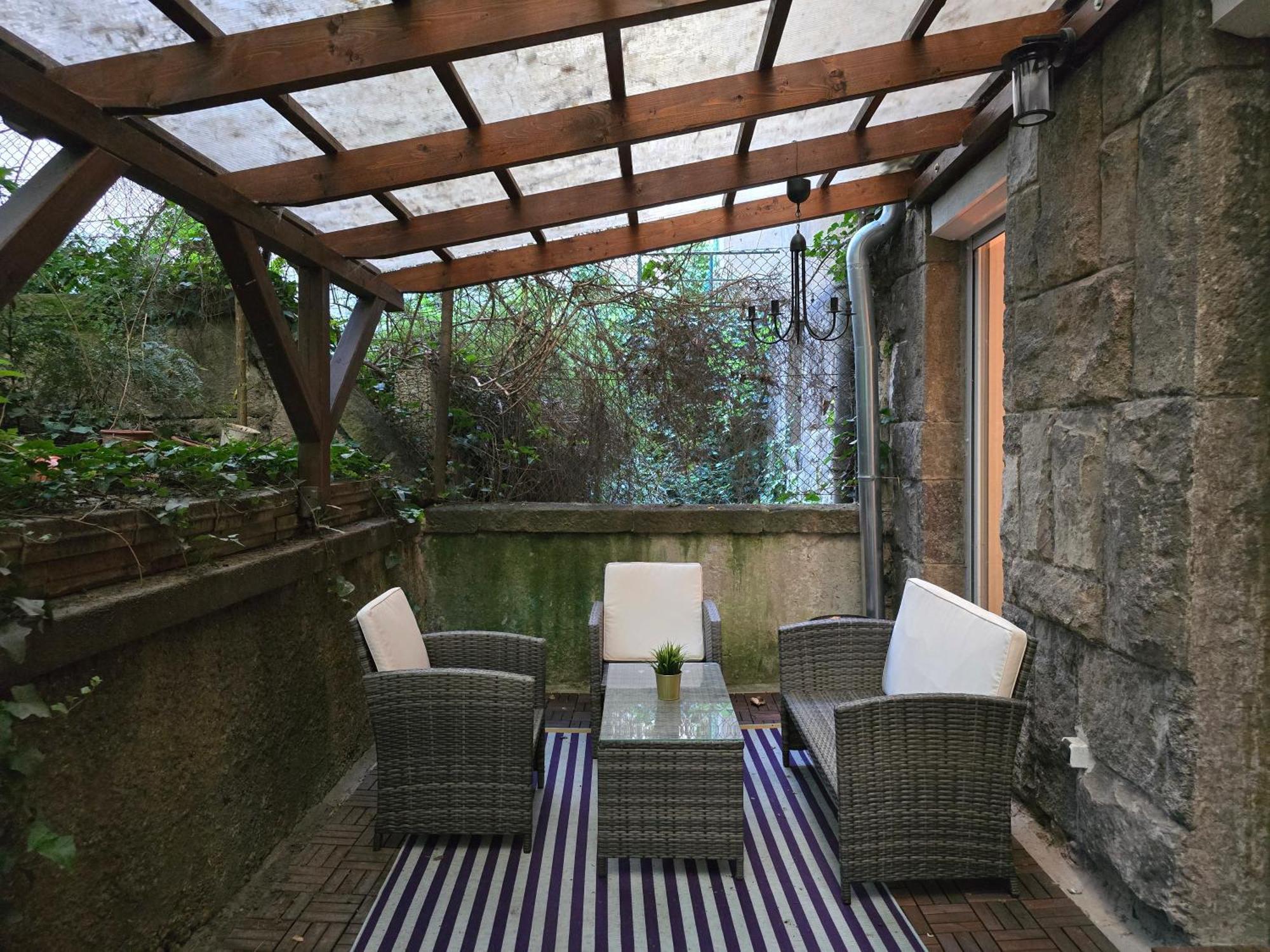 Metropolitan Tranquility Near Deli Railway Station Apartment